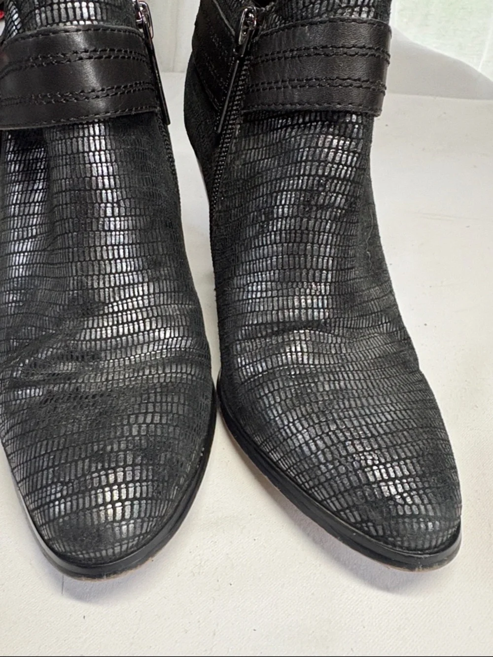 Donald J. Pliner Black Metallic Textured Leather heeled Ankle Booties 7